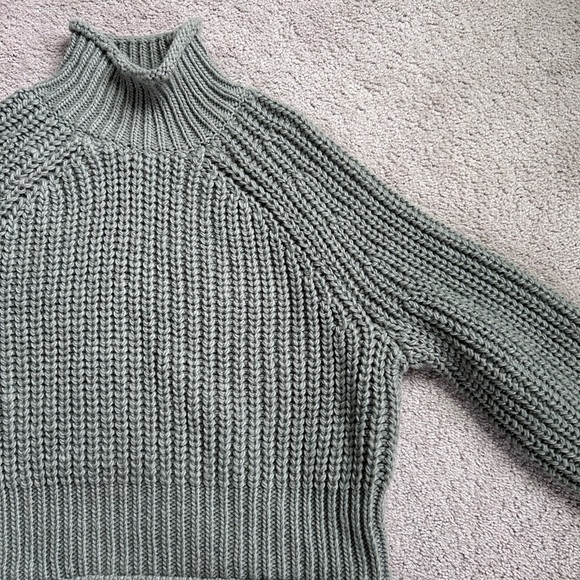 H&M Women's Chunky Knit Turtleneck Sweater Size Small - Picture 2 of 7